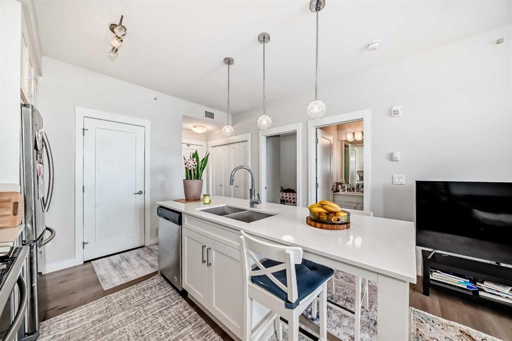 415-300 Auburn Meadows Common Se, Calgary, AB - Indoor Photo Showing Kitchen With Double Sink With Upgraded Kitchen