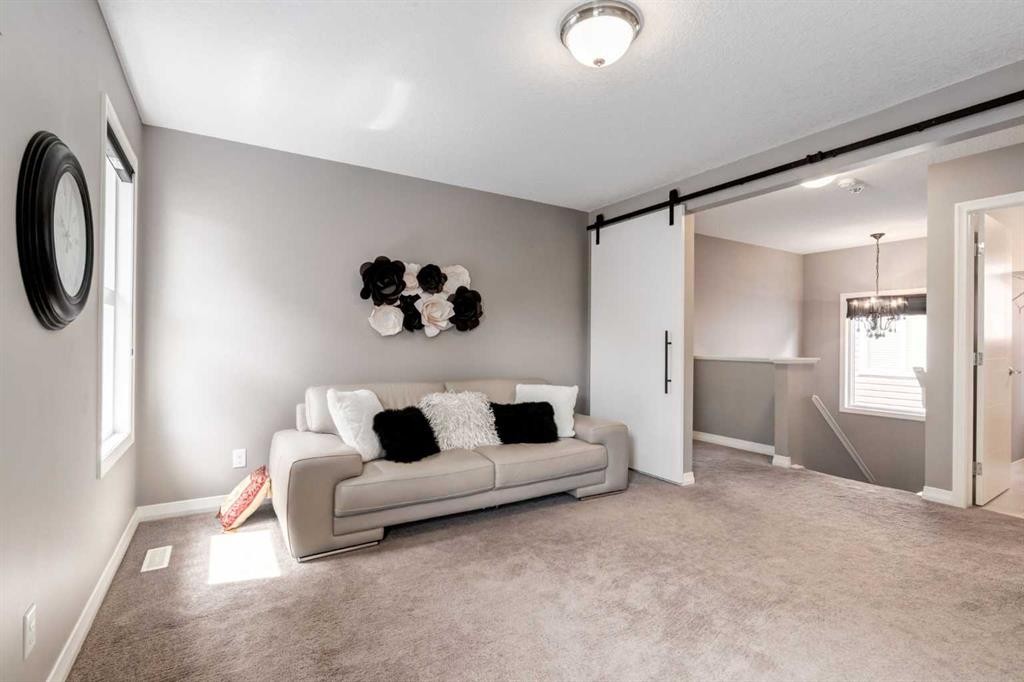 33 Evansglen Drive Nw, Calgary, AB - Indoor