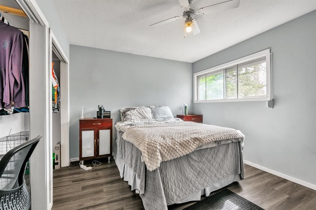 3156 Blakiston Drive Nw, Calgary, AB - Indoor Photo Showing Bedroom