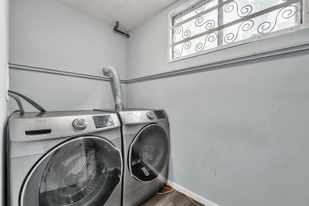 3156 Blakiston Drive Nw, Calgary, AB - Indoor Photo Showing Laundry Room