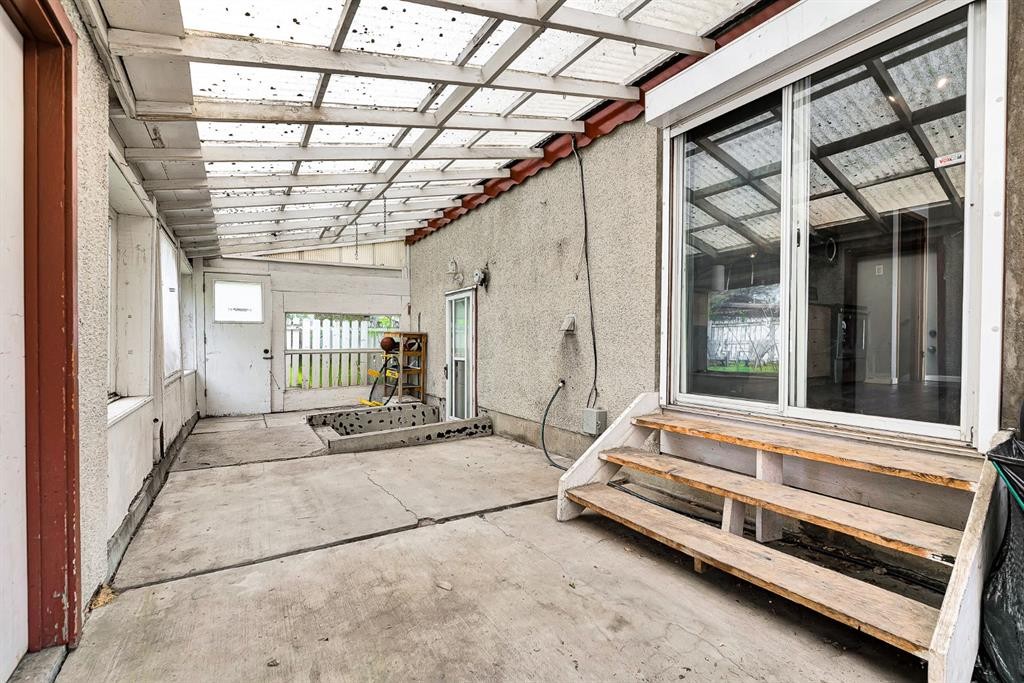 3156 Blakiston Drive Nw, Calgary, AB - With Exterior