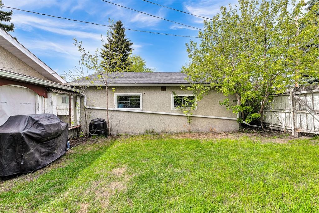 3156 Blakiston Drive Nw, Calgary, AB - Outdoor
