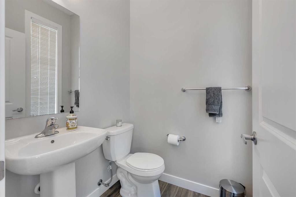154 Seton Passage Se, Calgary, AB - Indoor Photo Showing Bathroom