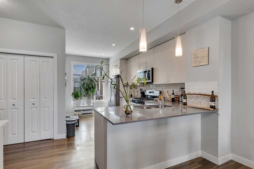154 Seton Passage Se, Calgary, AB - Indoor Photo Showing Kitchen With Double Sink