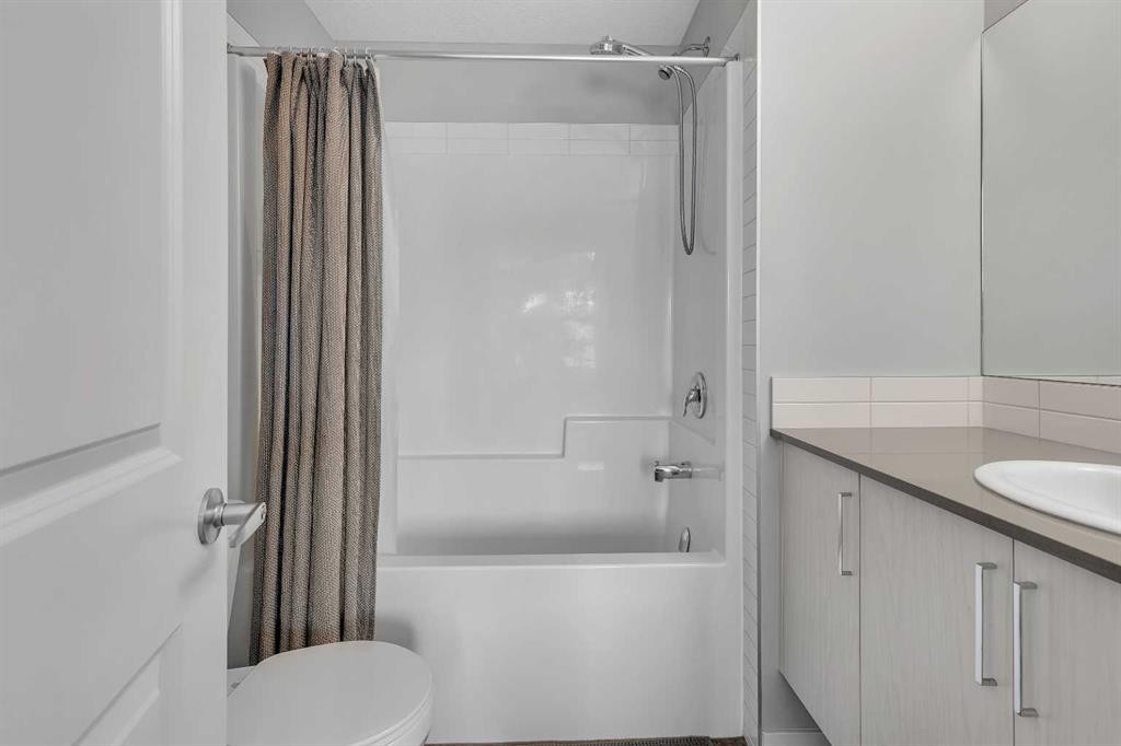 154 Seton Passage Se, Calgary, AB - Indoor Photo Showing Bathroom