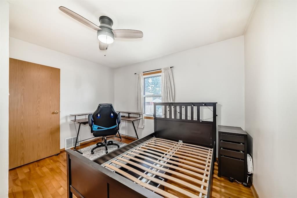 3919 Centre B Street Nw, Calgary, AB - Indoor Photo Showing Bedroom