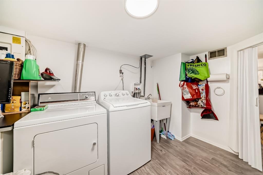 3919 Centre B Street Nw, Calgary, AB - Indoor Photo Showing Laundry Room