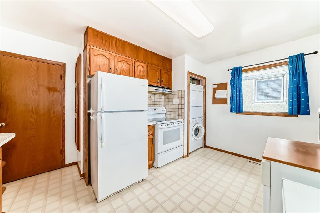 3919 Centre B Street Nw, Calgary, AB - Indoor Photo Showing Kitchen