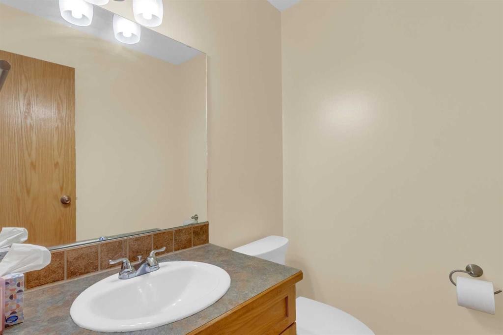 403 Cannington Close Sw, Calgary, AB - Indoor Photo Showing Bathroom