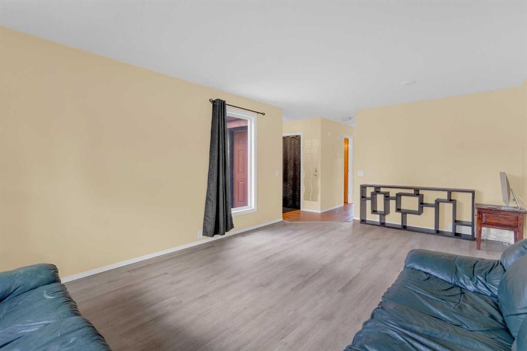 403 Cannington Close Sw, Calgary, AB - Indoor