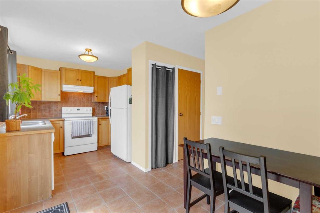 403 Cannington Close Sw, Calgary, AB - Indoor