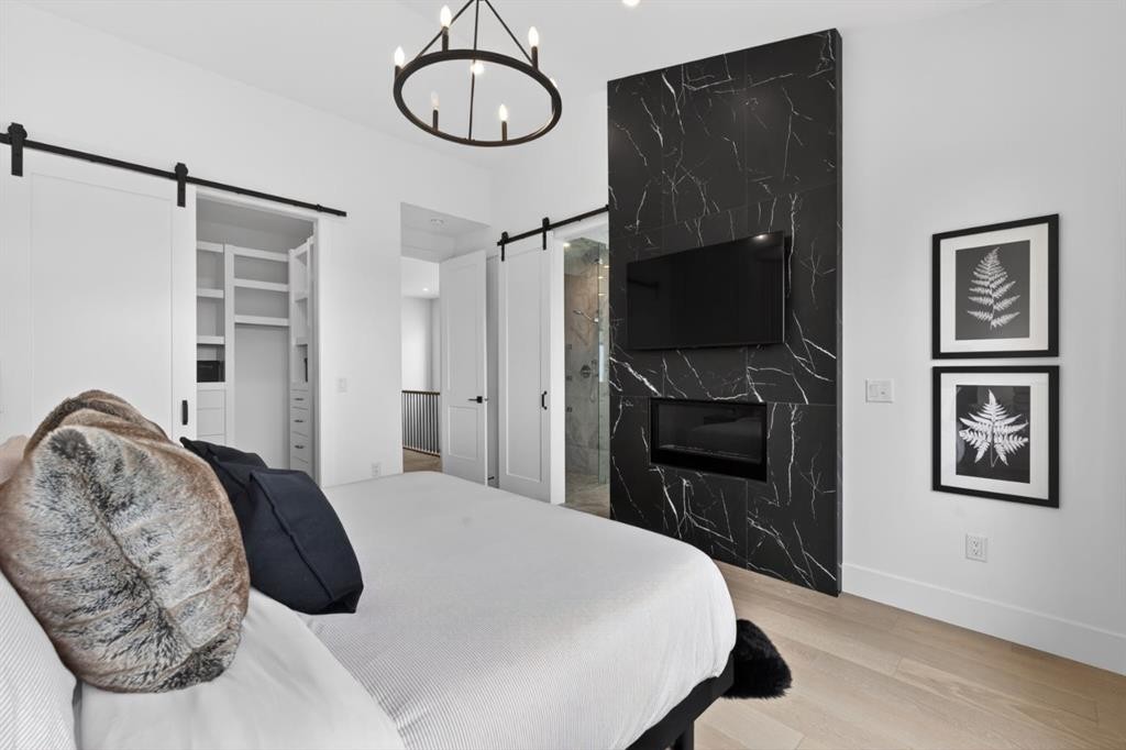2506 20 Street Sw, Calgary, AB - Indoor Photo Showing Bedroom