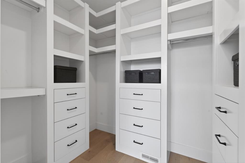2506 20 Street Sw, Calgary, AB - Indoor With Storage