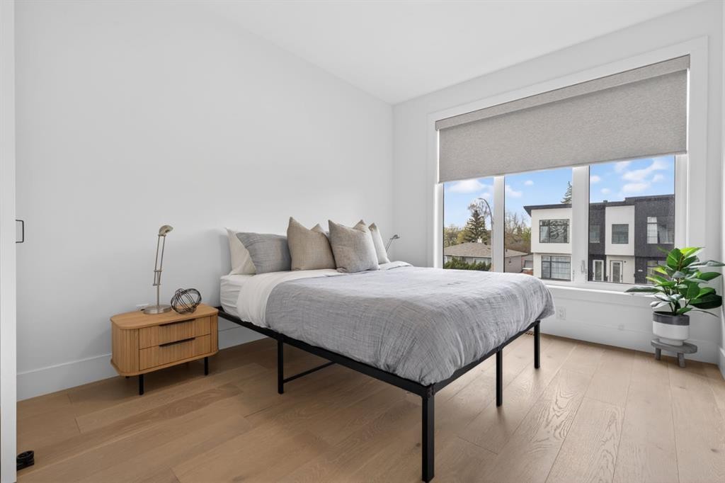 2506 20 Street Sw, Calgary, AB - Indoor Photo Showing Bedroom
