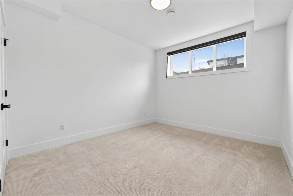 2506 20 Street Sw, Calgary, AB - Indoor Photo Showing Other Room