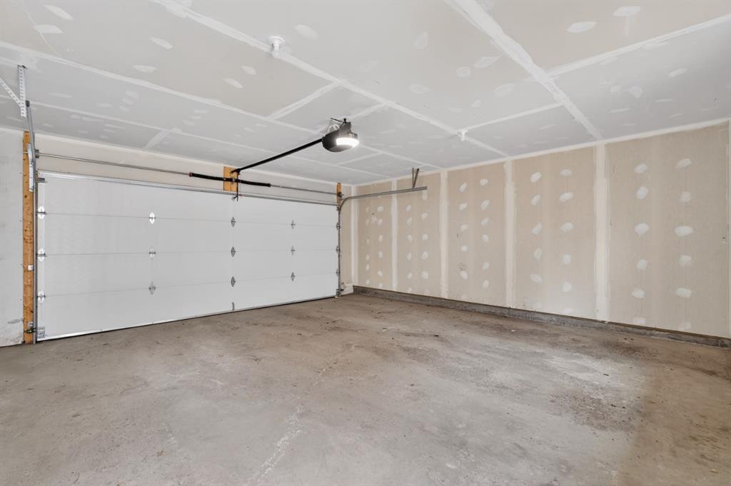 2506 20 Street Sw, Calgary, AB - Indoor Photo Showing Garage