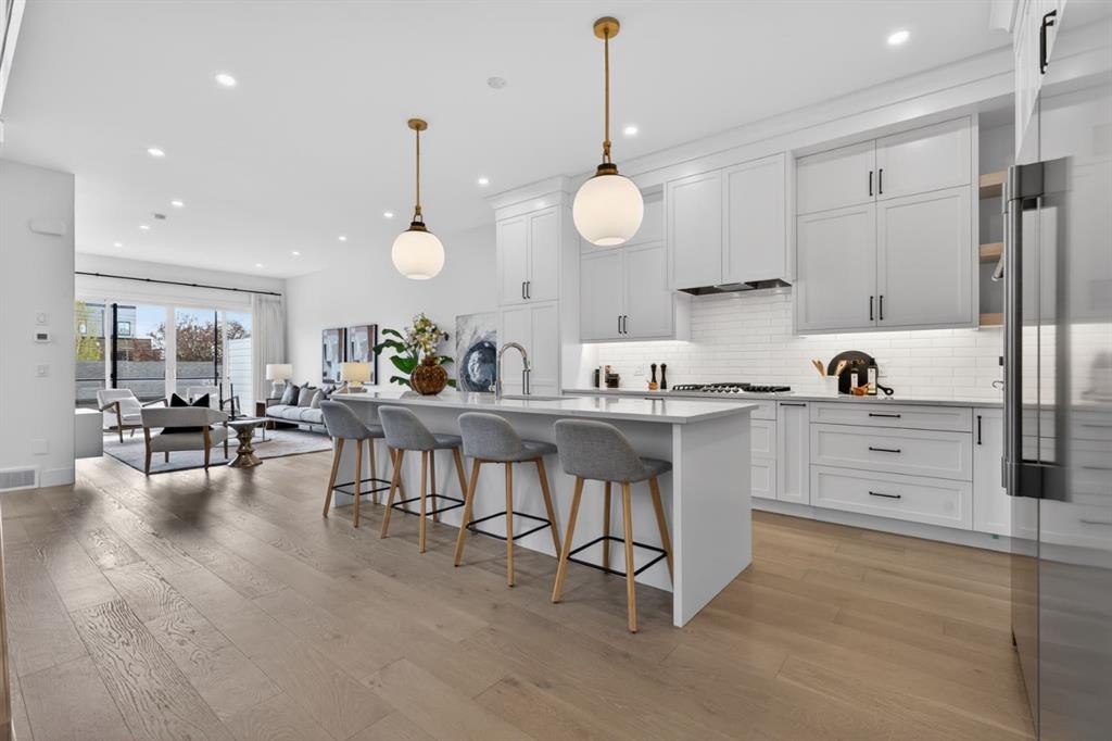 2506 20 Street Sw, Calgary, AB - Indoor Photo Showing Kitchen With Upgraded Kitchen
