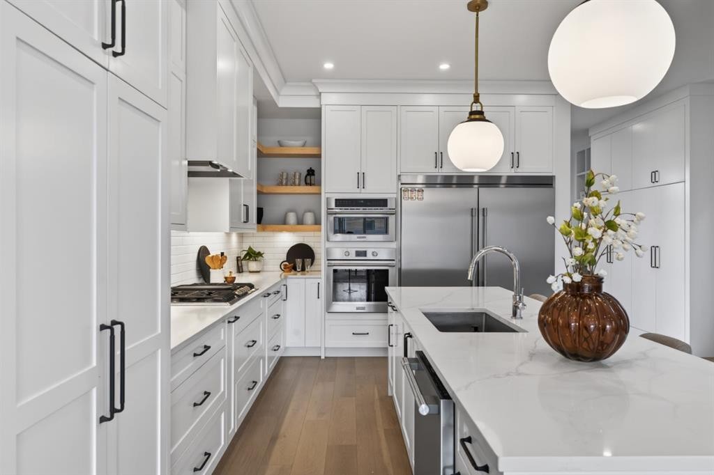 2506 20 Street Sw, Calgary, AB - Indoor Photo Showing Kitchen With Upgraded Kitchen