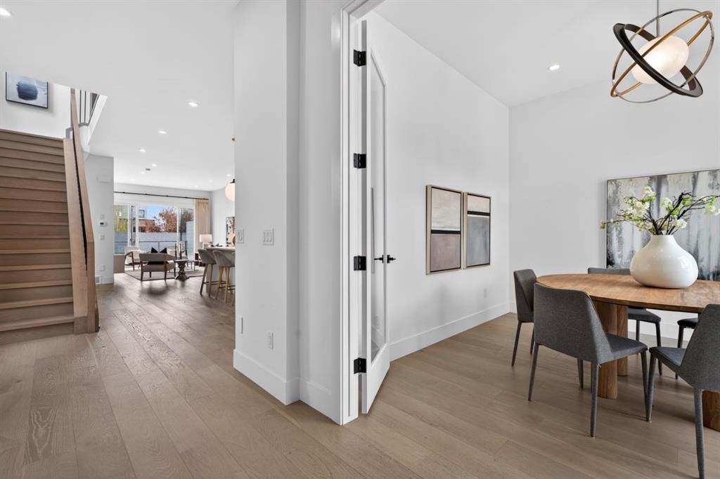 2506 20 Street Sw, Calgary, AB - Indoor Photo Showing Dining Room
