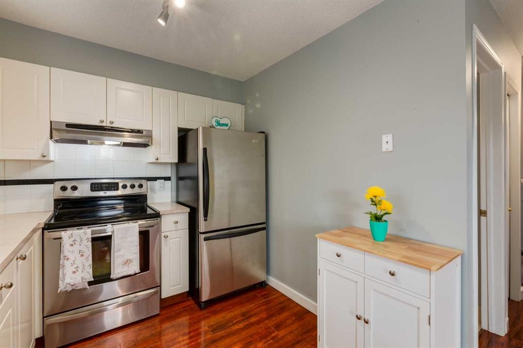 126 Harvest Gold Place Ne, Calgary, AB - Indoor Photo Showing Kitchen With Stainless Steel Kitchen