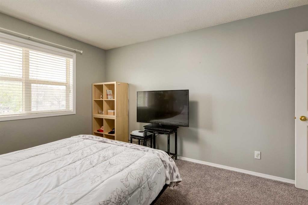 126 Harvest Gold Place Ne, Calgary, AB - Indoor Photo Showing Bedroom