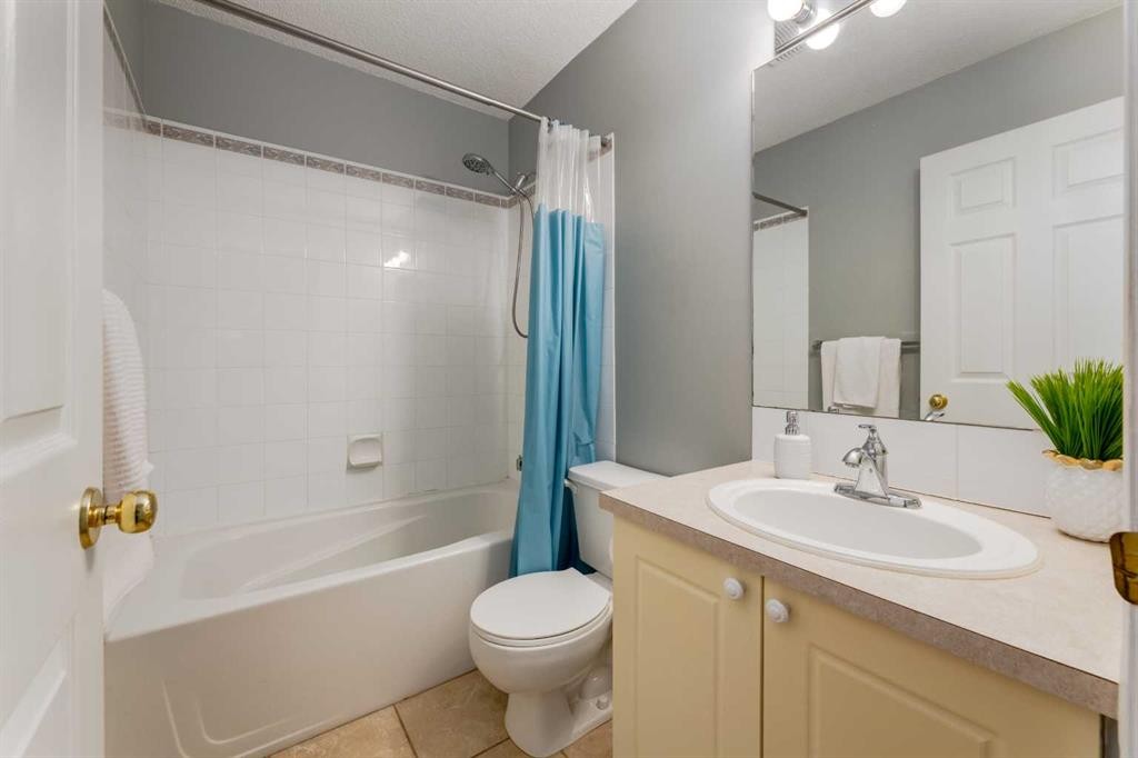 126 Harvest Gold Place Ne, Calgary, AB - Indoor Photo Showing Bathroom