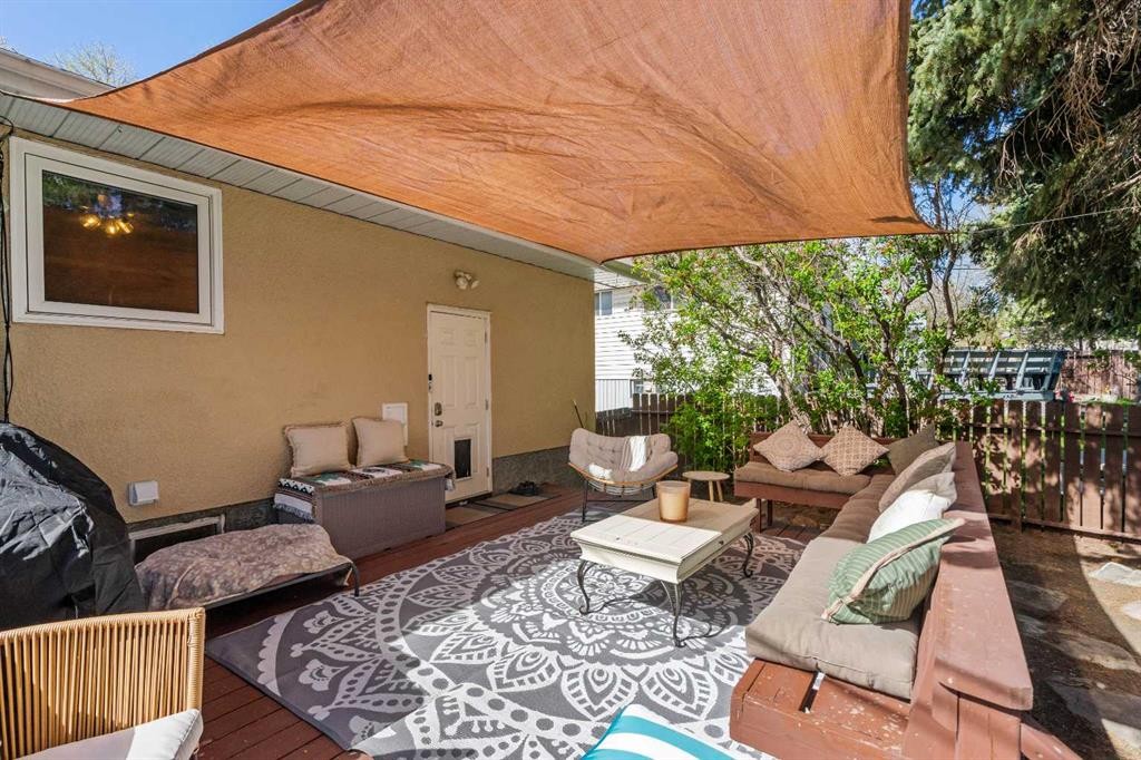 304 Blackthorn Road Nw, Calgary, AB - Outdoor With Deck Patio Veranda With Exterior