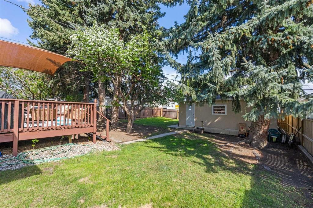 304 Blackthorn Road Nw, Calgary, AB - Outdoor