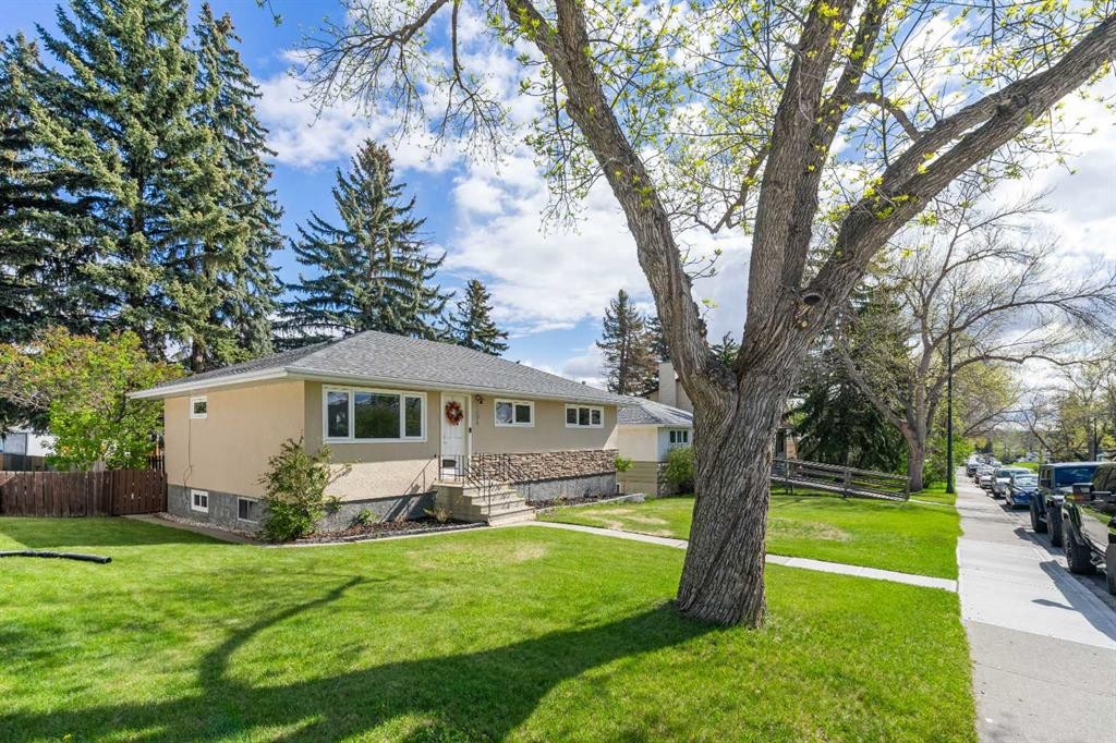 304 Blackthorn Road Nw, Calgary, AB - Outdoor