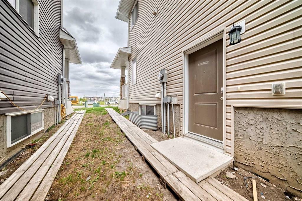 101 Redstone Drive Ne, Calgary, AB - Outdoor