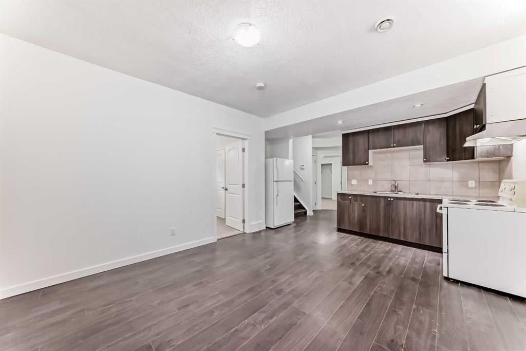 101 Redstone Drive Ne, Calgary, AB - Indoor Photo Showing Kitchen