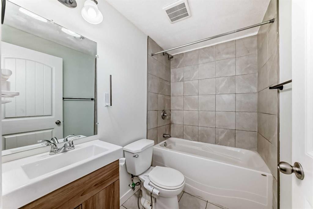 101 Redstone Drive Ne, Calgary, AB - Indoor Photo Showing Bathroom