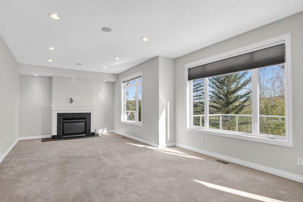 14 Discovery Woods Villas Sw, Calgary, AB