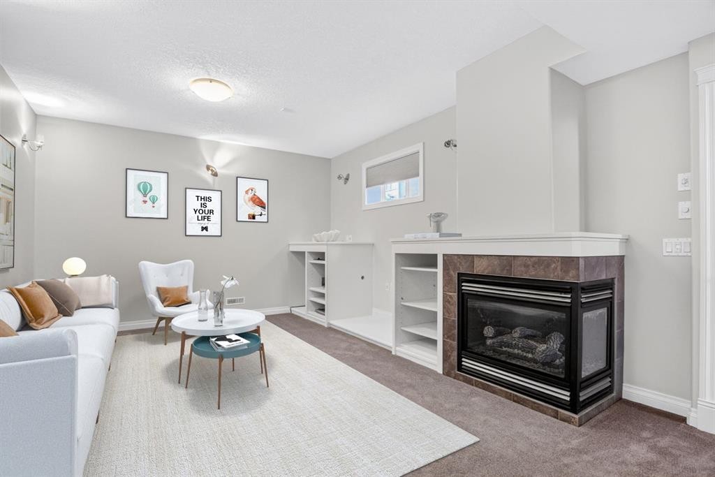 14 Discovery Woods Villas Sw, Calgary, AB