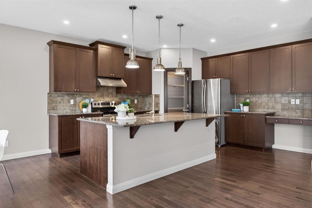 94 Evansdale Common Nw, Calgary, AB - Indoor Photo Showing Kitchen With Upgraded Kitchen