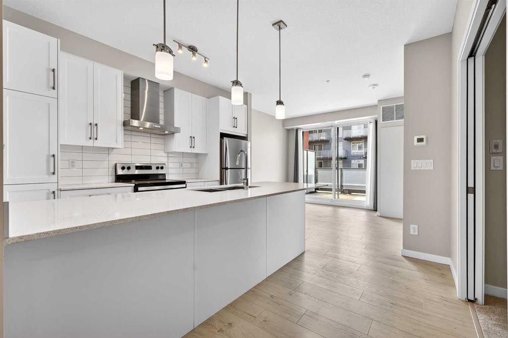 403-122 Mahogany Centre Se, Calgary, AB - Indoor Photo Showing Kitchen With Upgraded Kitchen