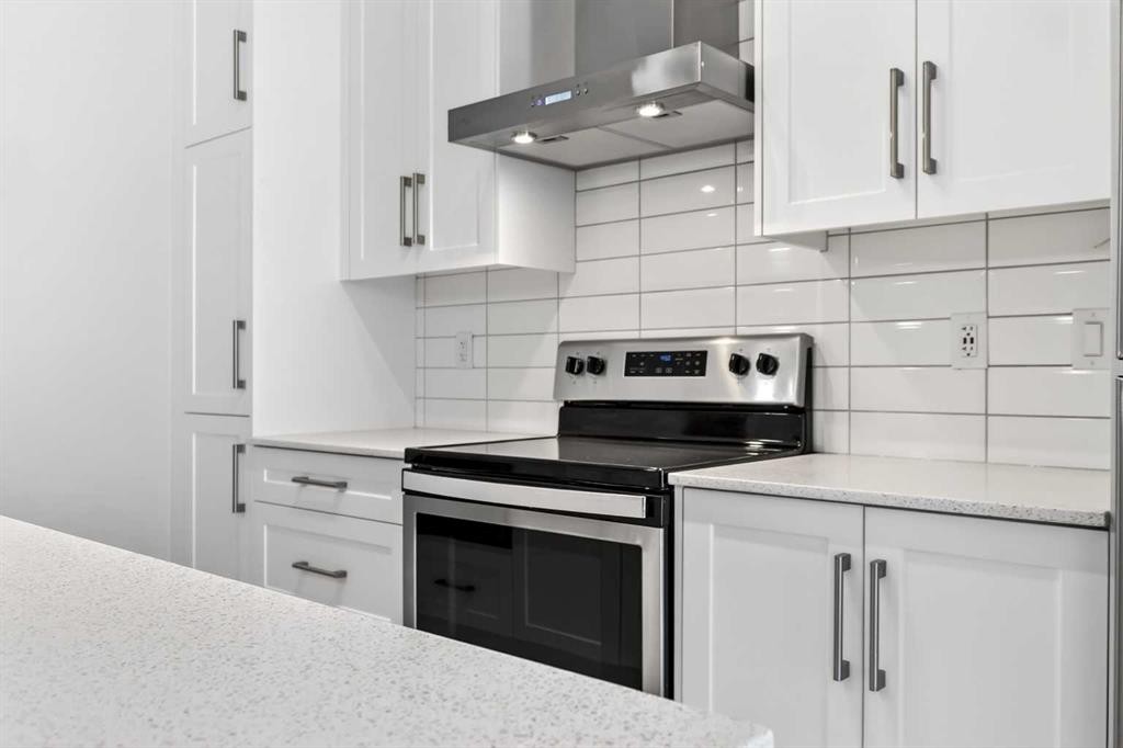403-122 Mahogany Centre Se, Calgary, AB - Indoor Photo Showing Kitchen