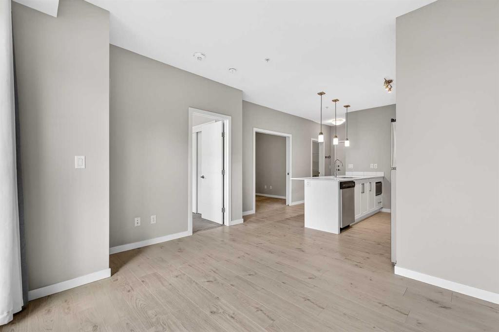 403-122 Mahogany Centre Se, Calgary, AB - Indoor Photo Showing Kitchen