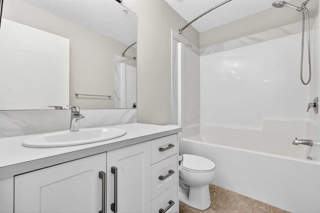 403-122 Mahogany Centre Se, Calgary, AB - Indoor Photo Showing Bathroom