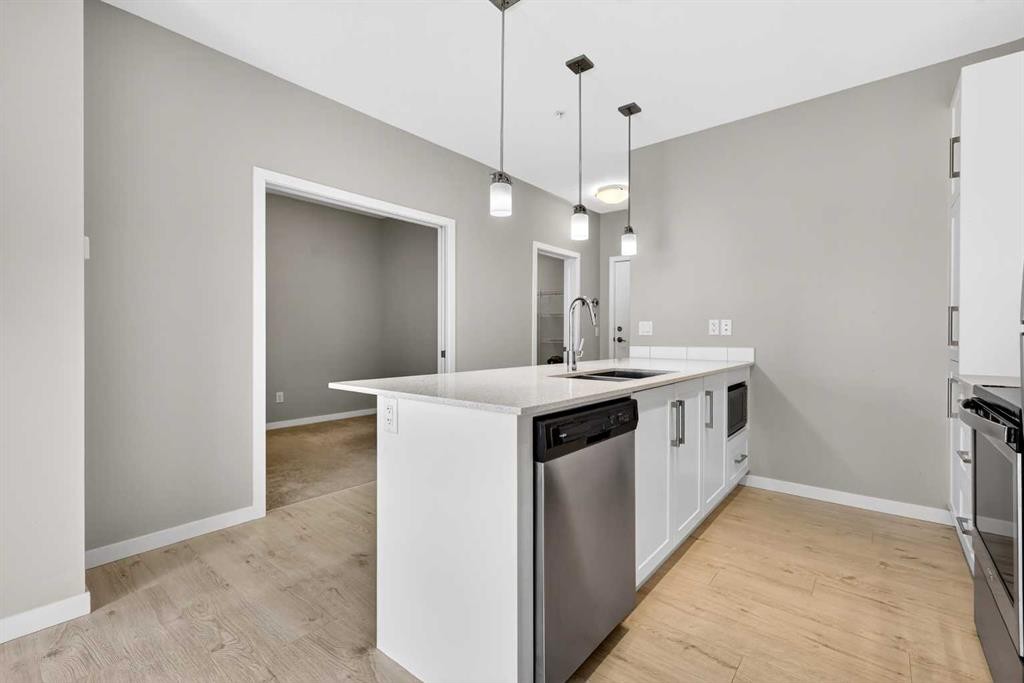 403-122 Mahogany Centre Se, Calgary, AB - Indoor Photo Showing Kitchen