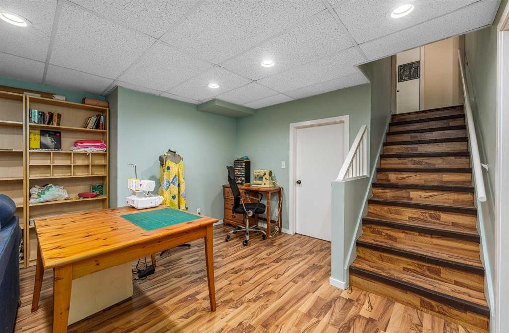 51 Midvalley Crescent Se, Calgary, AB - Indoor