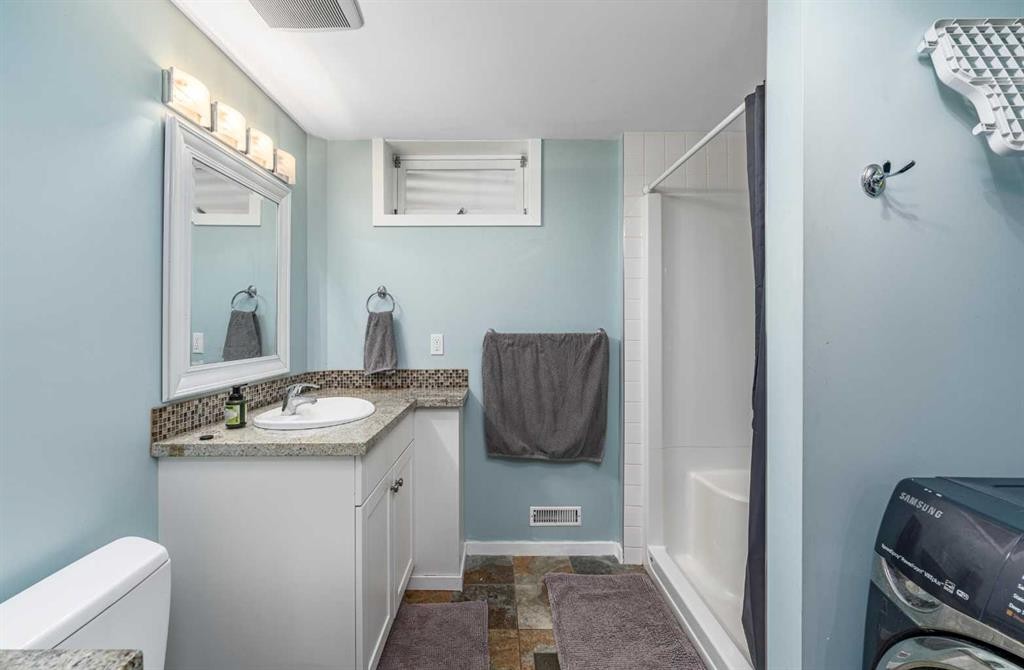 51 Midvalley Crescent Se, Calgary, AB - Indoor Photo Showing Bathroom