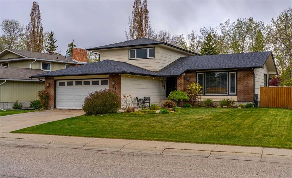 51 Midvalley Crescent Se, Calgary, AB - Outdoor With Facade