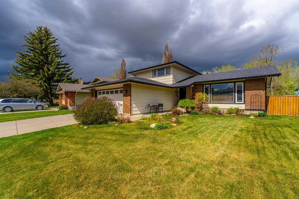 51 Midvalley Crescent Se, Calgary, AB - Outdoor