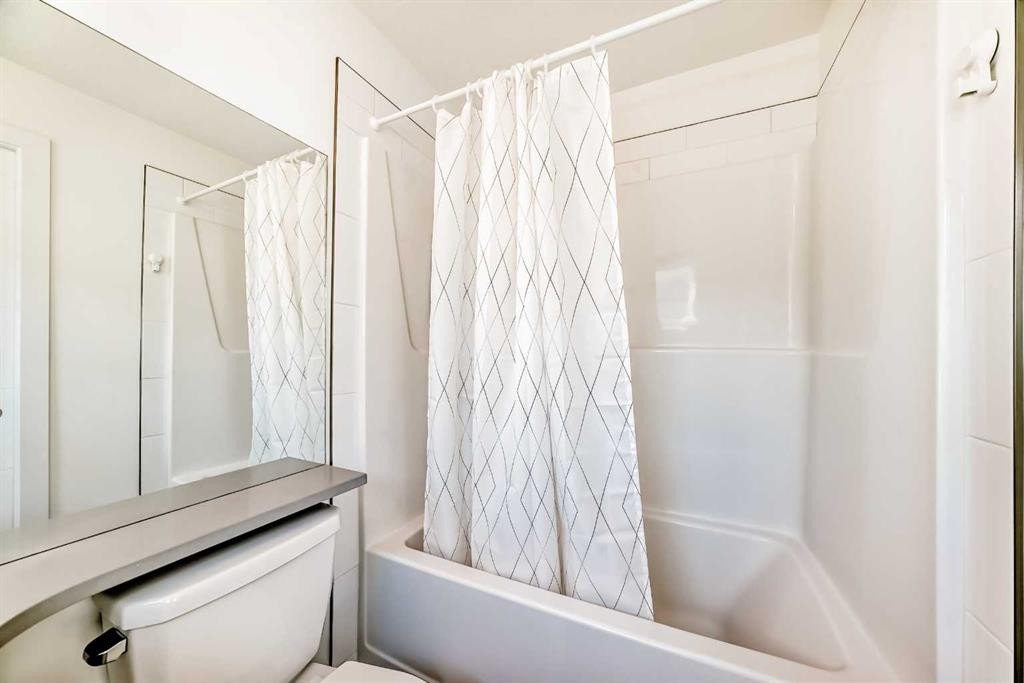 123 Spring Creek Common Sw, Calgary, AB - Indoor Photo Showing Bathroom