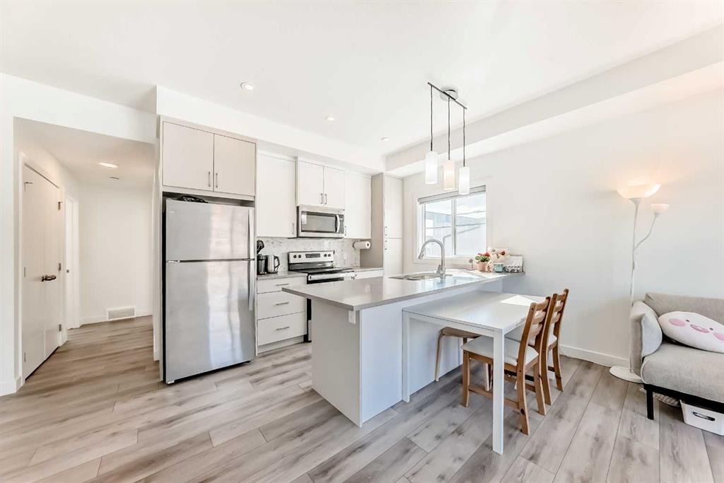 123 Spring Creek Common Sw, Calgary, AB - Indoor Photo Showing Kitchen With Stainless Steel Kitchen