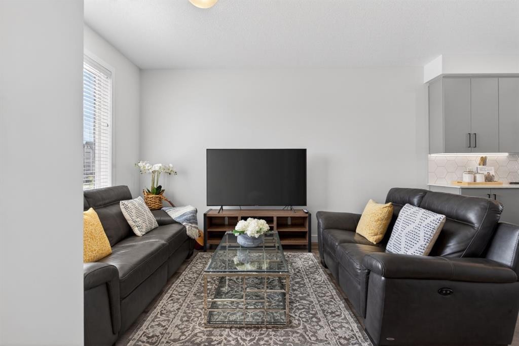 86 Evanscrest Manor Nw, Calgary, AB - Indoor Photo Showing Living Room