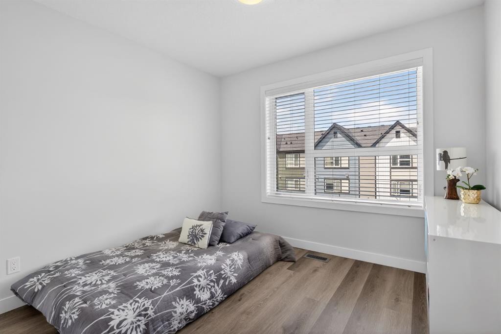86 Evanscrest Manor Nw, Calgary, AB - Indoor Photo Showing Bedroom