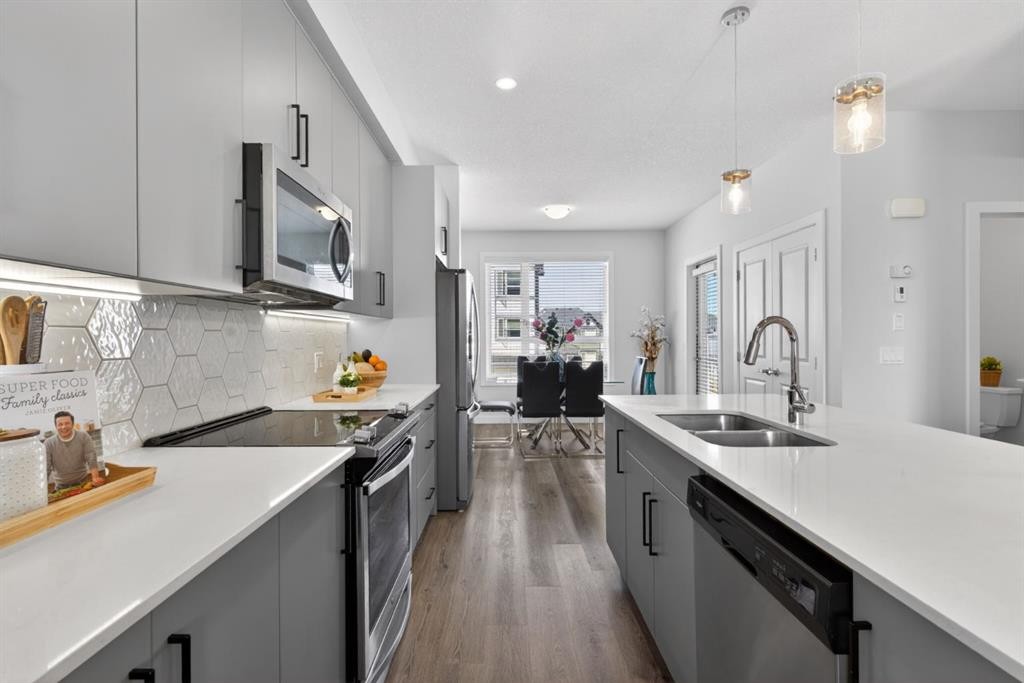 86 Evanscrest Manor Nw, Calgary, AB - Indoor Photo Showing Kitchen With Stainless Steel Kitchen With Double Sink With Upgraded Kitchen