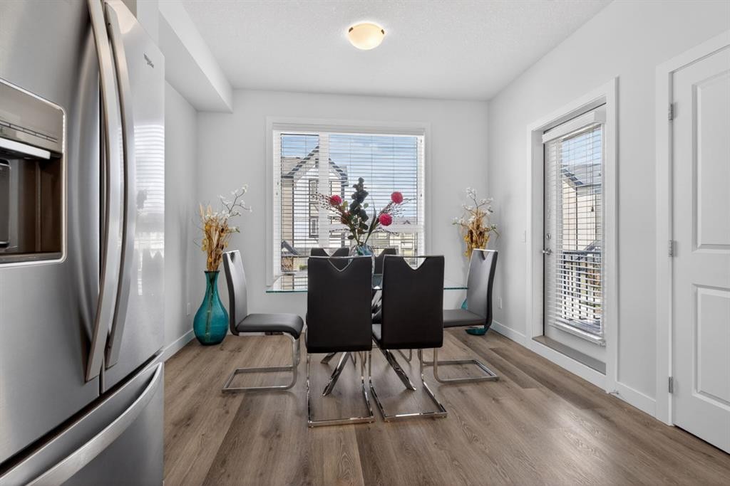 86 Evanscrest Manor Nw, Calgary, AB - Indoor Photo Showing Dining Room